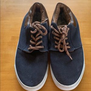 Boys shoes